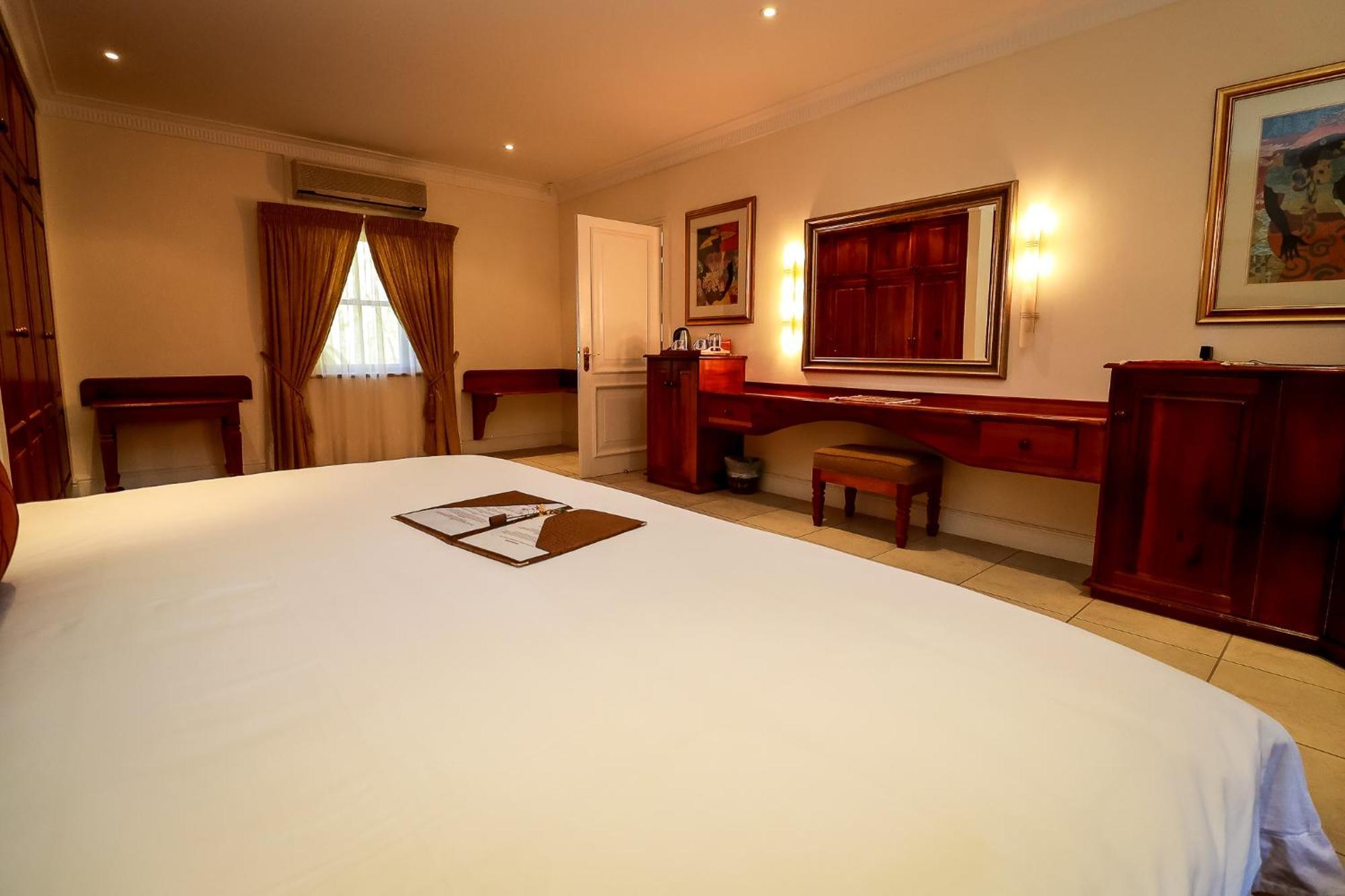Altes Landhaus Country Lodge Oudtshoorn Exterior photo